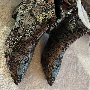 Beautiful Alex Marie boots never worn